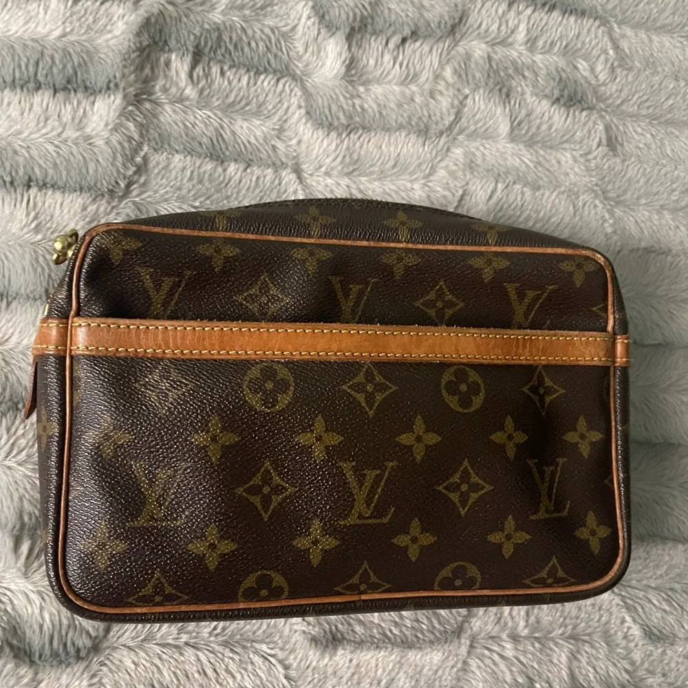 LOUIS VUITTON Monogram Compiegne 23 Clutch Bag - Picture 5 of 16